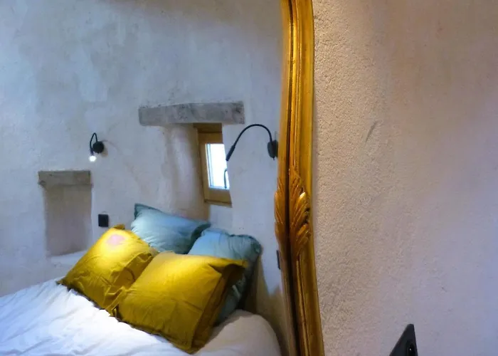 La Tour Du Canet Longessaigne